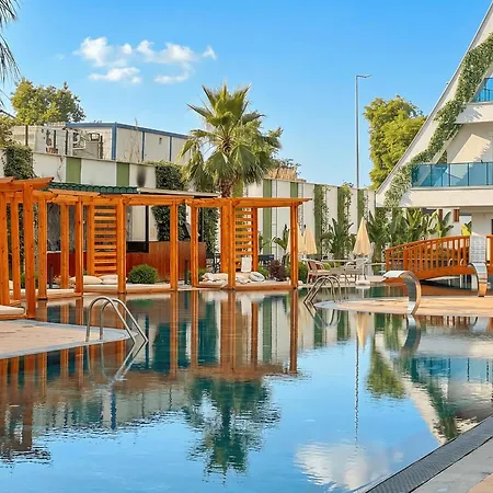 Qoople Ocean One-bedroom - Your Cozy By The Mediterranean Sea Apartament